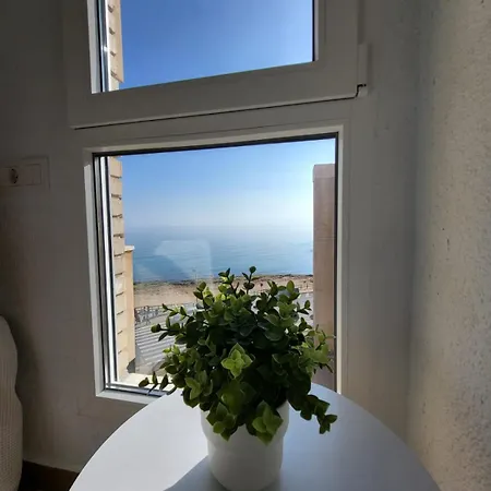 Sea View Luxury Victoria Apartment *