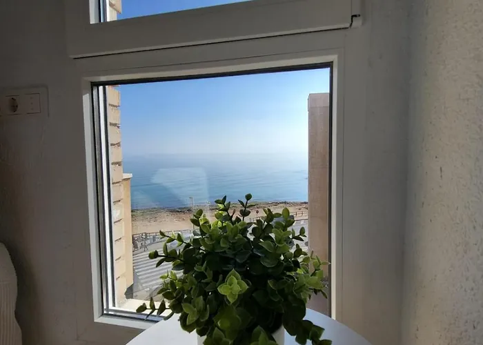 Sea View Luxury Victoria Apartment *