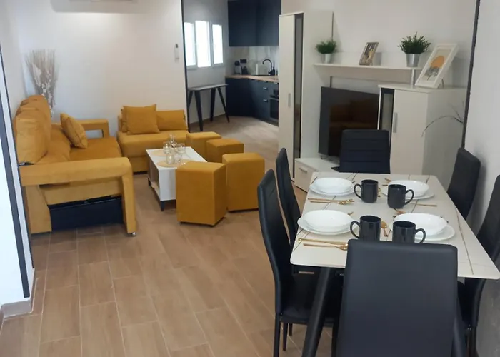 Sea View Luxury Victoria Apartment *